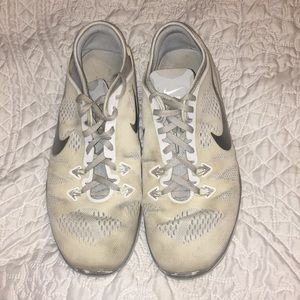 cream color nike free 5.0